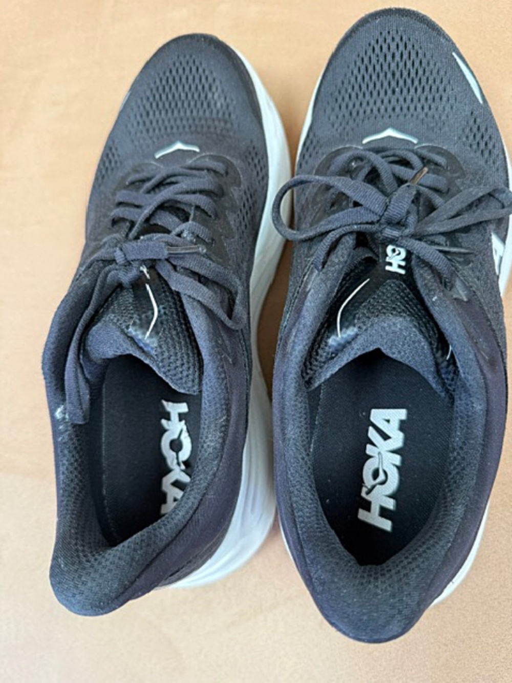 Hoka One One Bondi 9 Women's size 10B Color is Black